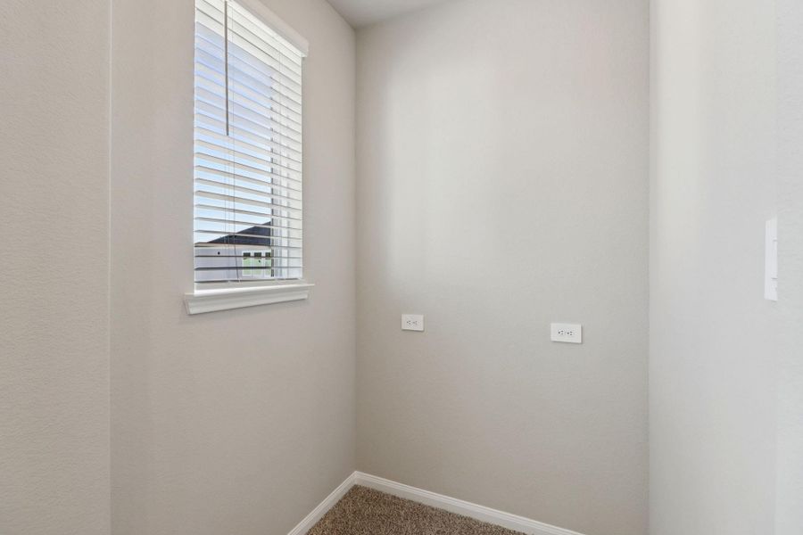 Spacious, unfurnished interior of a new home in Kemah Crossing - Luxe Series, Kemah (Image 34).