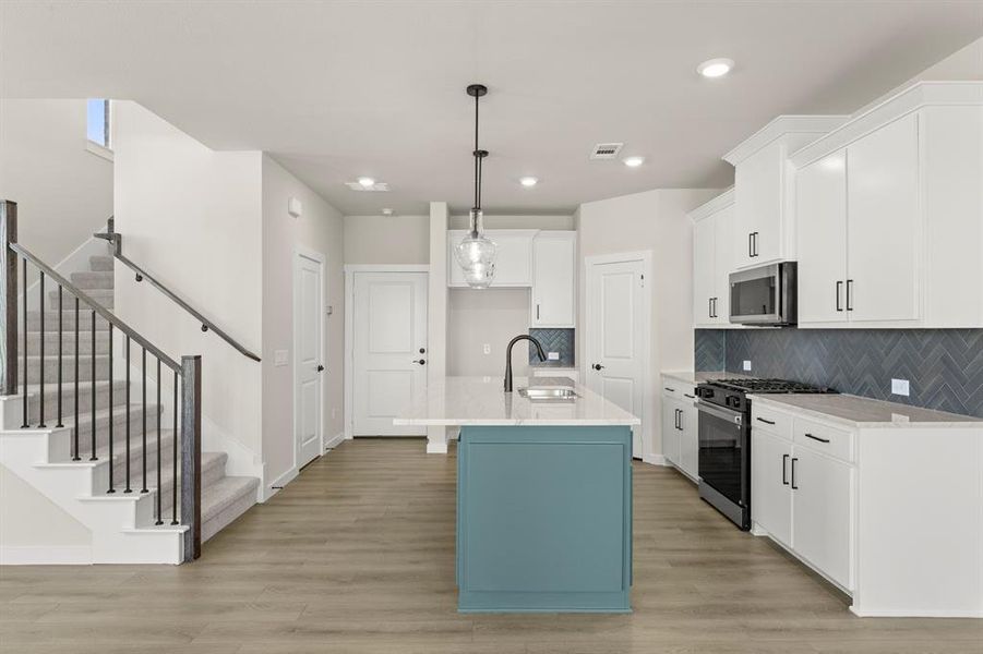 11. 2001 Aldrich - Kitchen