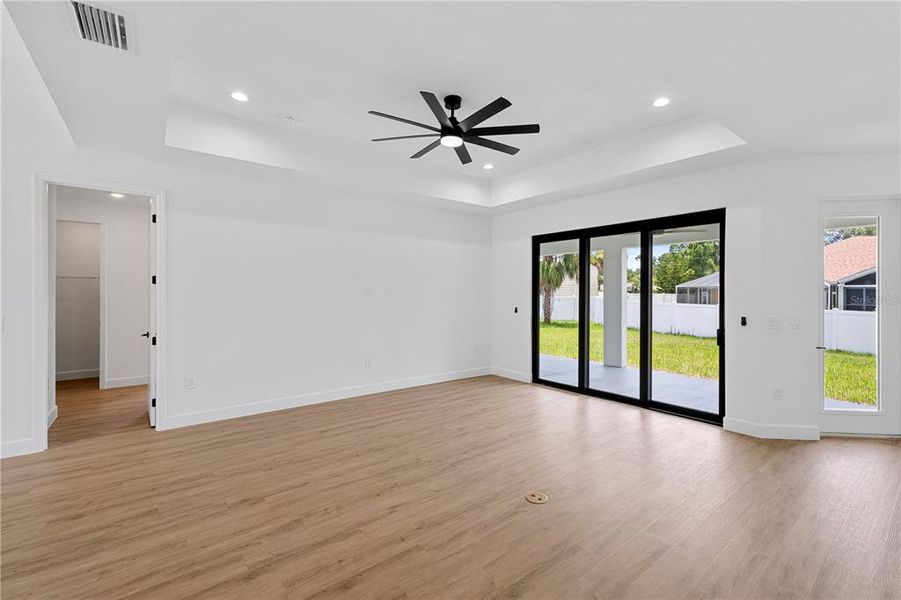 Spacious, unfurnished interior of a new home in , North Port (Image 16).