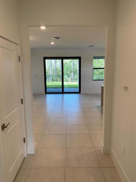 Spacious, unfurnished interior of a new home in Preserves at Park Trace, Stuart (Image 6).
