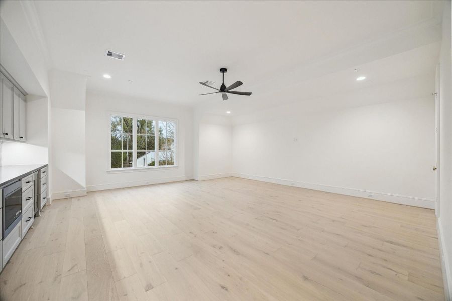 Spacious, unfurnished interior of a new home in , Houston (Image 21).