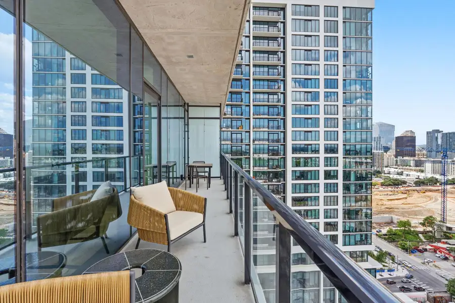 Condo located in Austin, TX showcasing its design and architecture (Image 4).