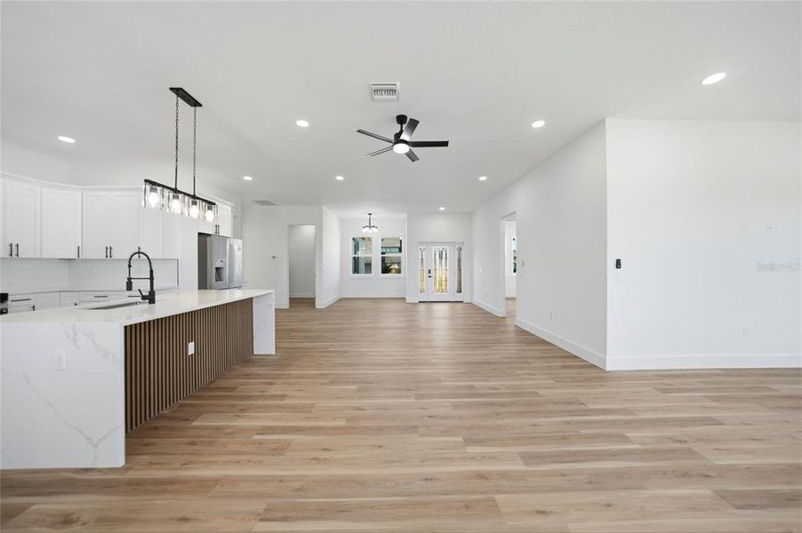 Spacious, unfurnished interior of a new home in , Punta Gorda (Image 36).