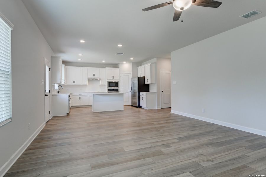 Spacious, unfurnished interior of a new home in Saddlebrook Ranch, Schertz (Image 15).