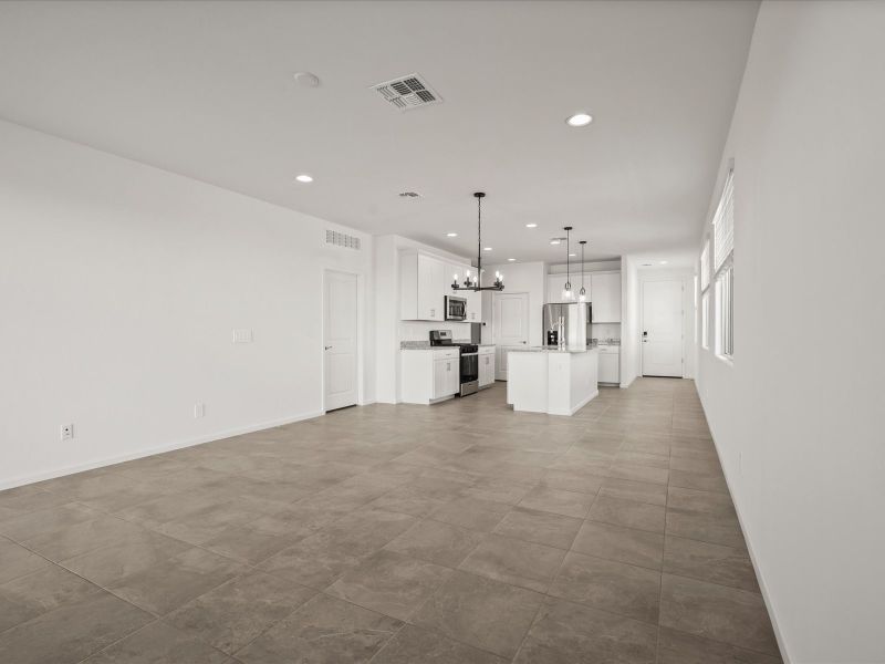 Spacious, unfurnished interior of a new home in Rincon Crest at Rocking K, Tucson (Image 10).