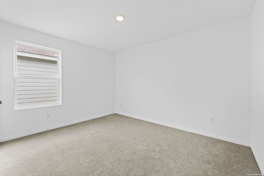 Spacious, unfurnished interior of a new home in Spring Grove, St. Hedwig (Image 14).