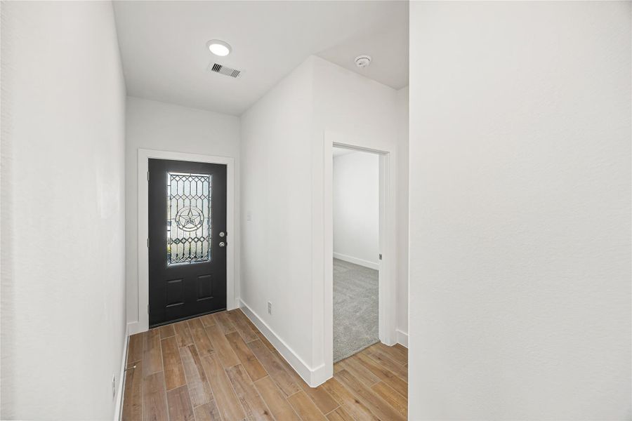 Spacious, unfurnished interior of a new home in River Ranch Meadows, Dayton (Image 13).