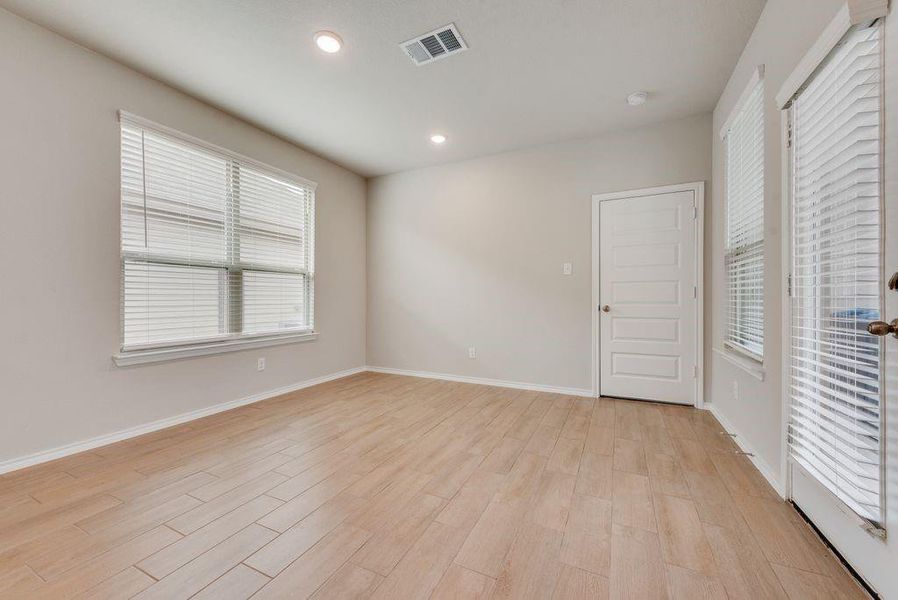 Spacious, unfurnished interior of a new home in , Fort Worth (Image 26).