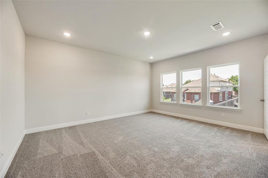 Spacious, unfurnished interior of a new home in Creekside of Crowley, Crowley (Image 36).