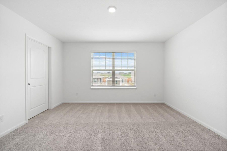 Spacious, unfurnished interior of a new home in , Maxwell (Image 12).