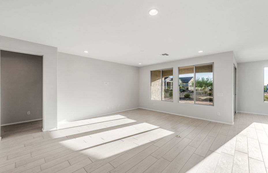 Spacious, unfurnished interior of a new home in Sun City Festival, Buckeye (Image 19).