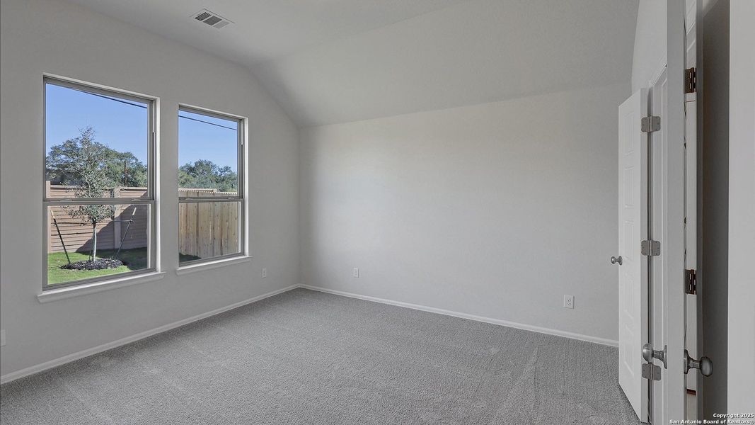Spacious, unfurnished interior of a new home in Veranda 40', San Antonio (Image 19).