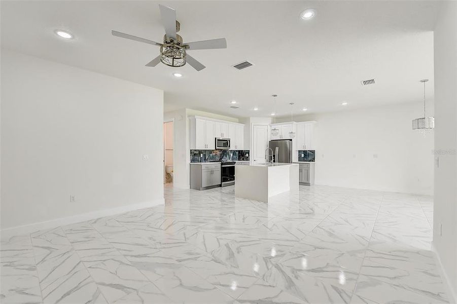 Spacious, unfurnished interior of a new home in , Apopka (Image 29).