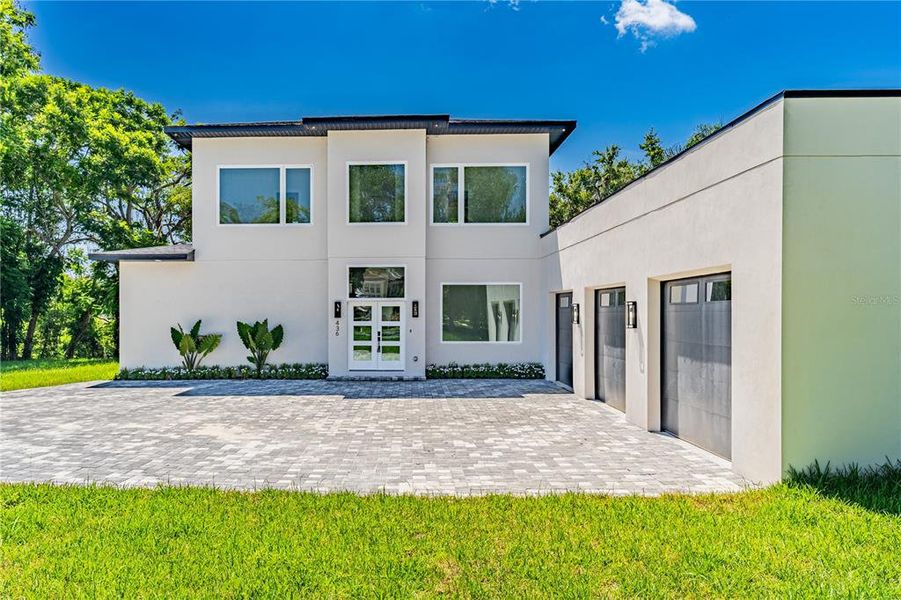 Exterior details and patio area of a home in , Windermere (Image 24).