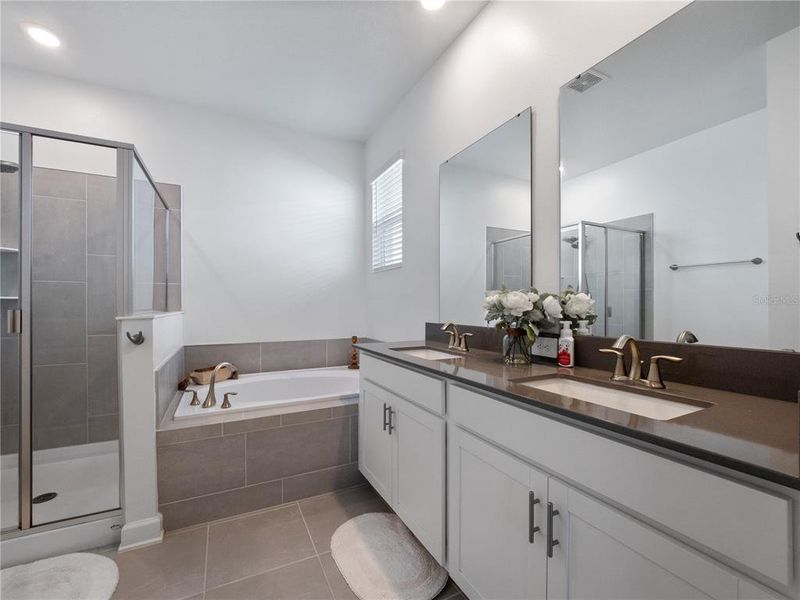 Furnished interior view inside a new home in , Davenport (Image 27).