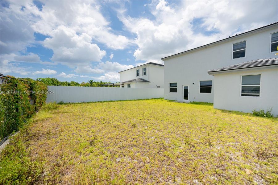 Exterior details and patio area of a home in , Miami (Image 31).