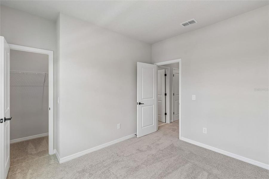 Spacious, unfurnished interior of a new home in , Orlando (Image 29).