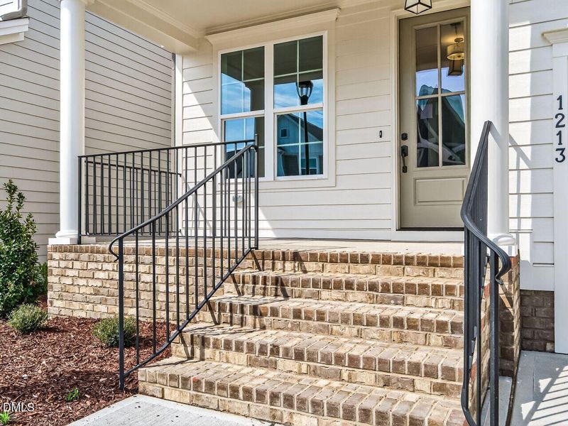 003-1280x960-front-porch