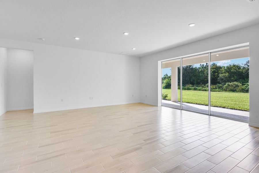 Spacious, unfurnished interior of a new home in Ardisia Park, New Smyrna Beach (Image 37).