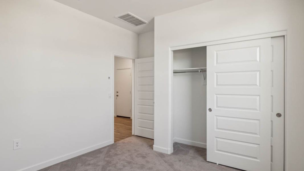Spacious, unfurnished interior of a new home in Entrada Del Oro, Gold Canyon (Image 18). Spacious, unfurnished interior of a new home in Entrada Del Oro, Gold Canyon (Image 18).