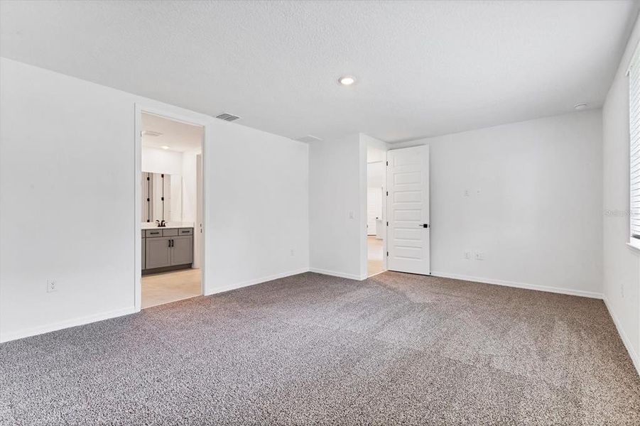 Spacious, unfurnished interior of a new home in , Parrish (Image 26).