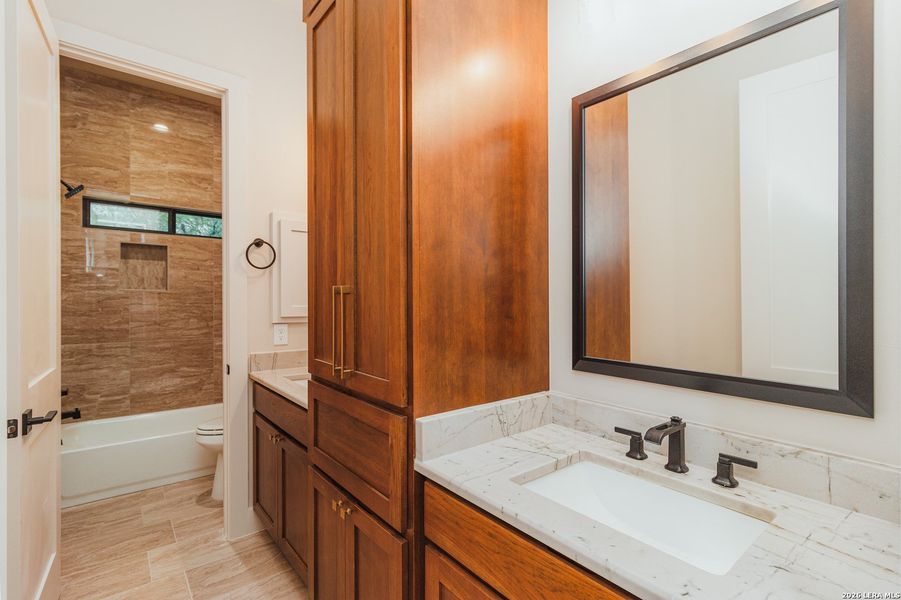 Furnished interior view inside a new home in , La Vernia (Image 12).