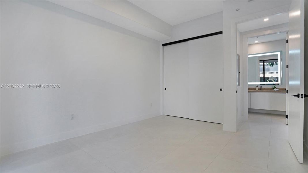 Spacious, unfurnished interior of a new home in , Miami (Image 33).