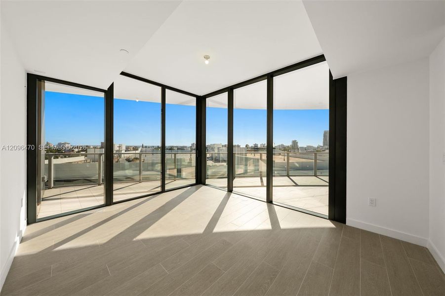 Spacious, unfurnished interior of a new home in , Miami Beach (Image 32).