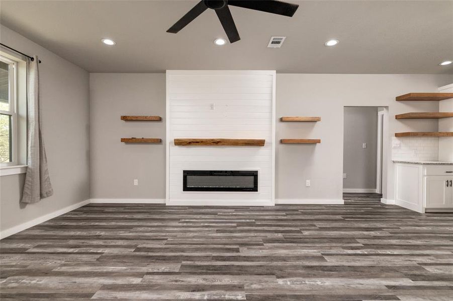 Spacious, unfurnished interior of a new home in , Bridgeport (Image 19).