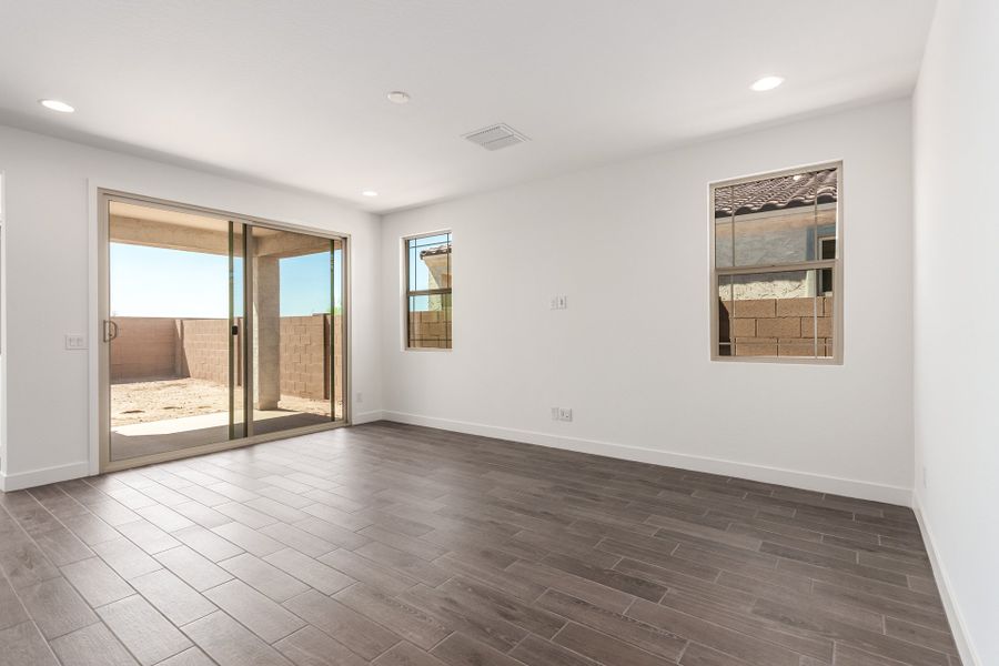 Spacious, unfurnished interior of a new home in Hawes Crossing, Mesa (Image 14).