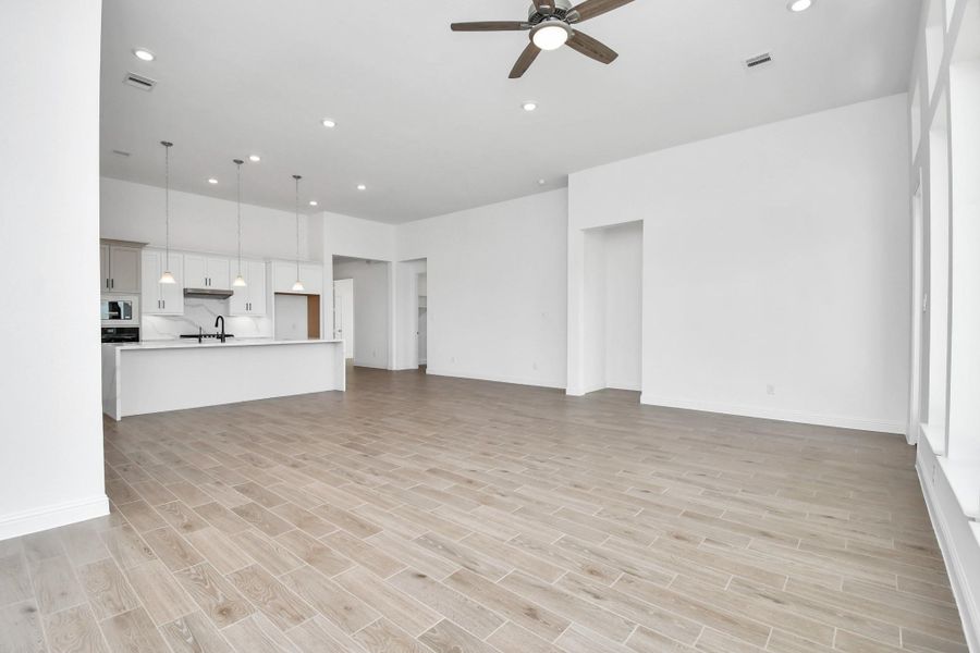 Spacious, unfurnished interior of a new home in Arabella on the Prairie: Heritage Collection, Booth (Image 11).