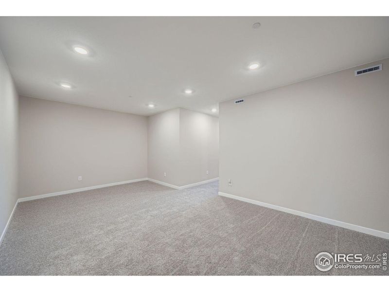 Loft perfect for a large office or hosting Loft perfect for a large office or hosting