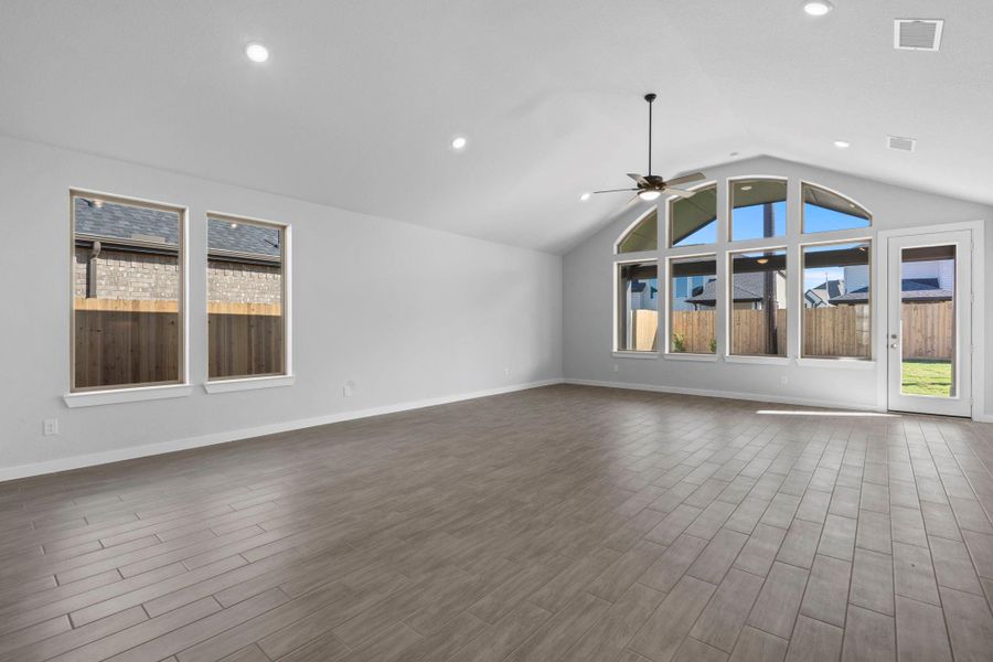 Spacious, unfurnished interior of a new home in Harvest Green - Final Opportunities, Richmond (Image 23). Spacious, unfurnished interior of a new home in Harvest Green - Final Opportunities, Richmond (Image 23).