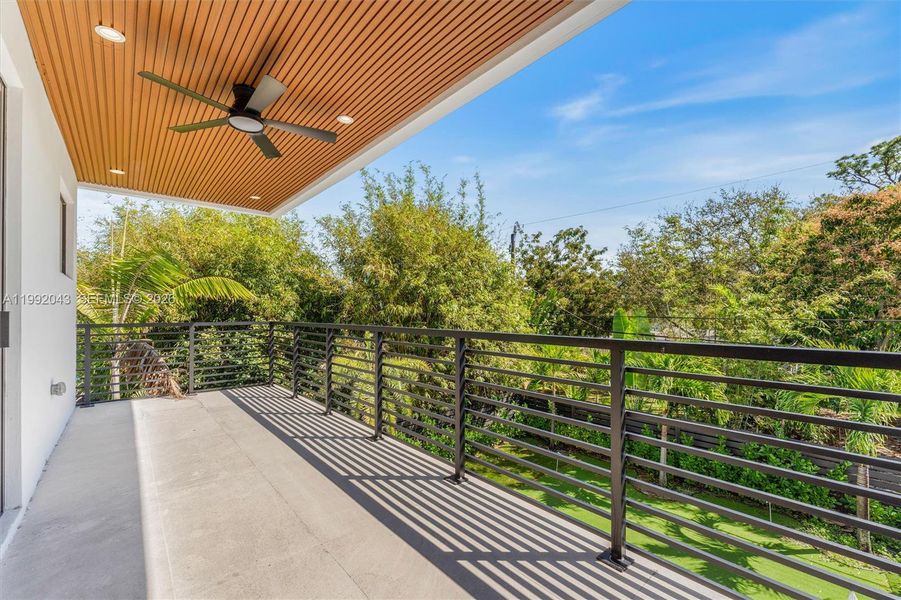 Exterior details and patio area of a home in , Fort Lauderdale (Image 20).