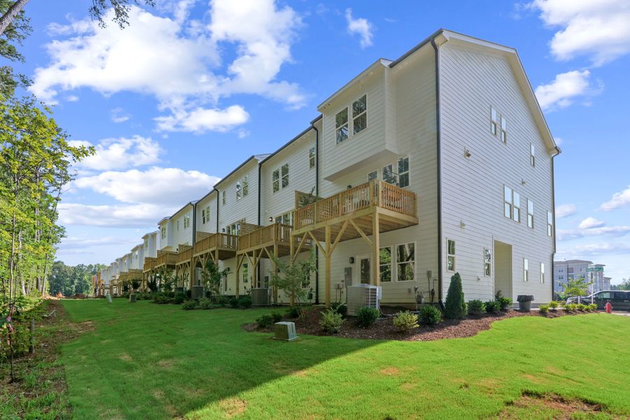Representative exterior details of a home built from the Piper by Tri Pointe Homes in Twinleaf Townes, Chapel Hill (Image 4).