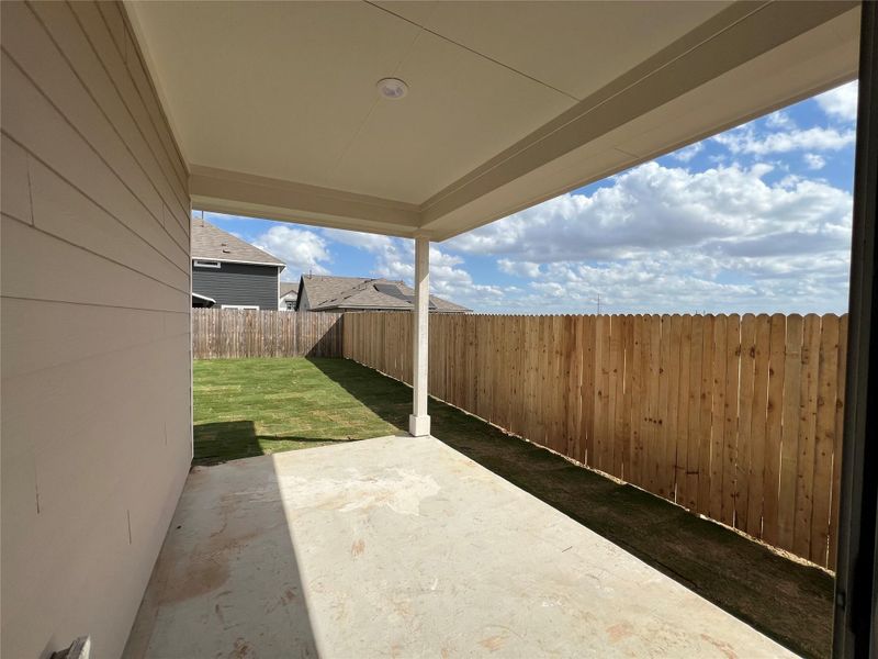 Exterior details and patio area of a home in Rolling Glen, Hutto (Image 4).