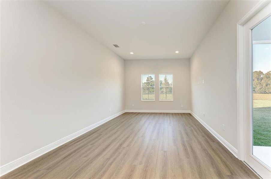 Spacious, unfurnished interior of a new home in Triple Creek, Riverview (Image 31). Spacious, unfurnished interior of a new home in Triple Creek, Riverview (Image 31).