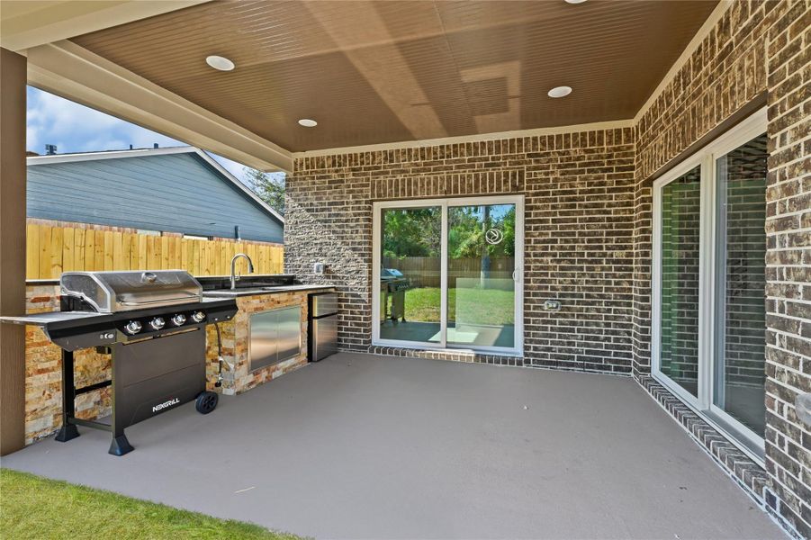 Exterior details and patio area of a home in , Houston (Image 27).