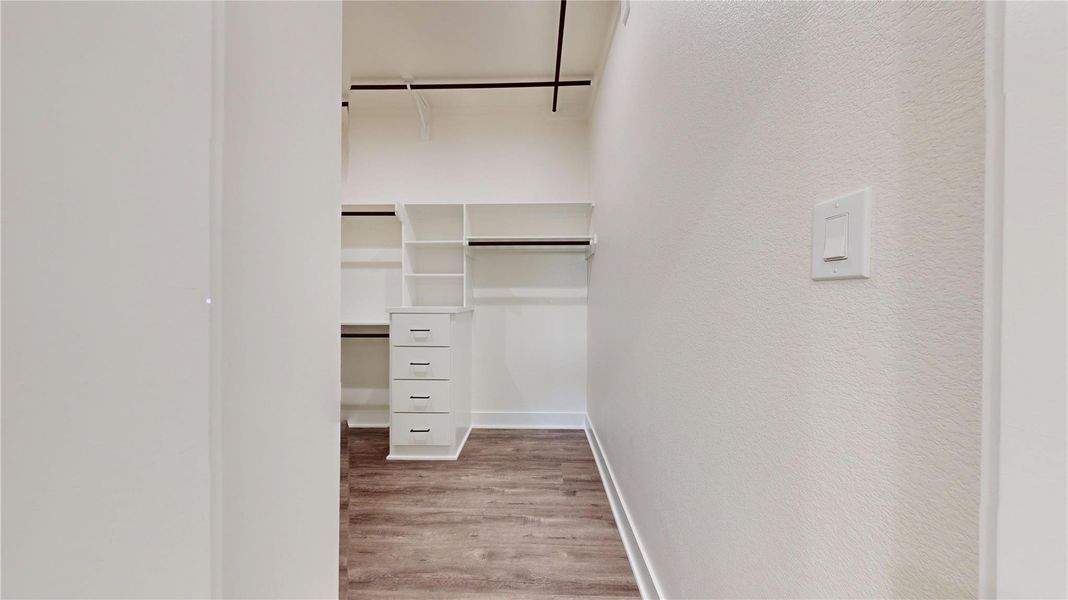 Spacious, unfurnished interior of a new home in , Houston (Image 38).