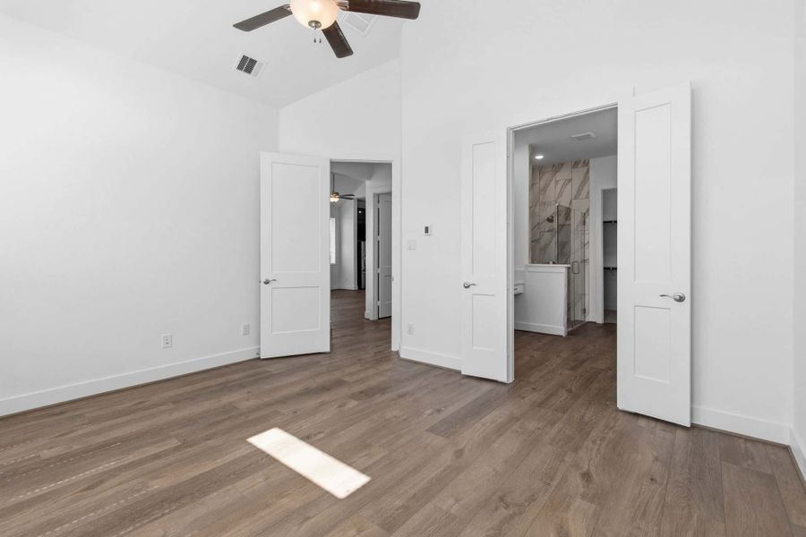 Spacious, unfurnished interior of a new home in Parkside on the River, Georgetown (Image 50).