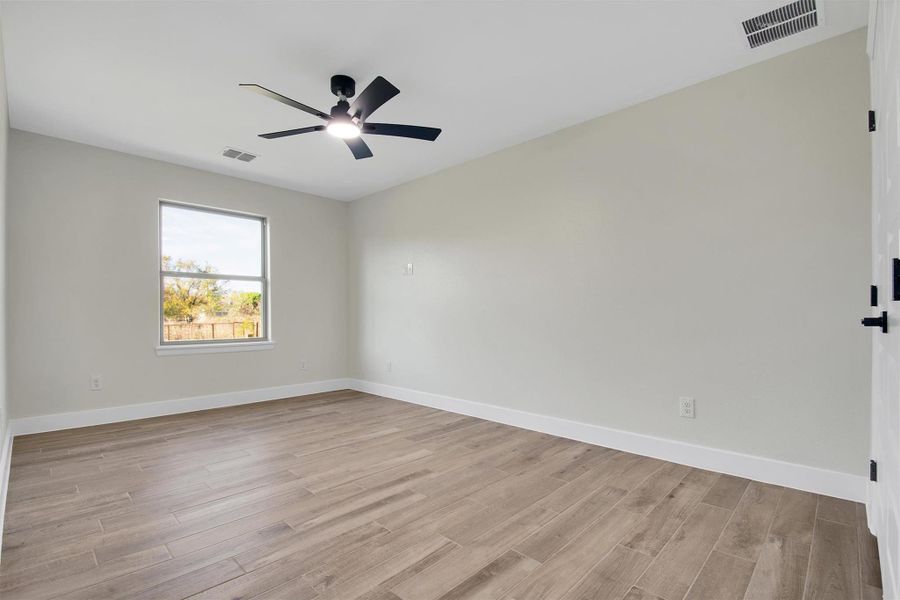 Spacious, unfurnished interior of a new home in , Bastrop (Image 28).