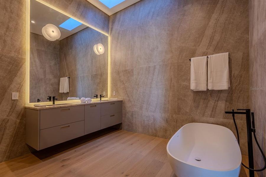 Furnished interior view inside a new home in , Windermere (Image 17).