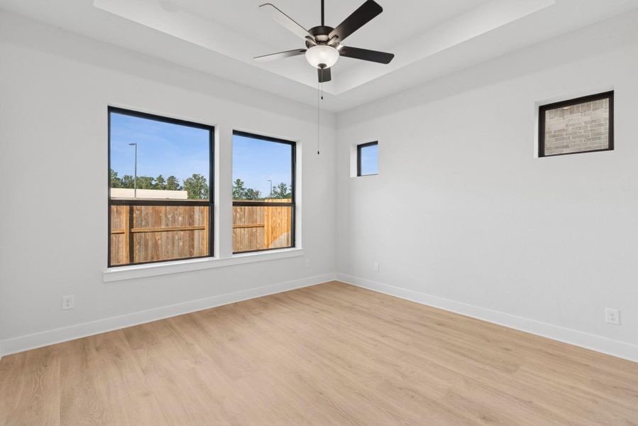 Spacious, unfurnished interior of a new home in The Highlands 40', Porter (Image 21).