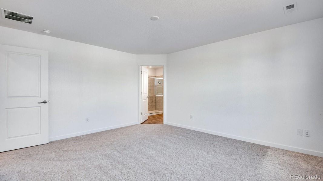 Spacious, unfurnished interior of a new home in Sky Ranch, Watkins (Image 34).