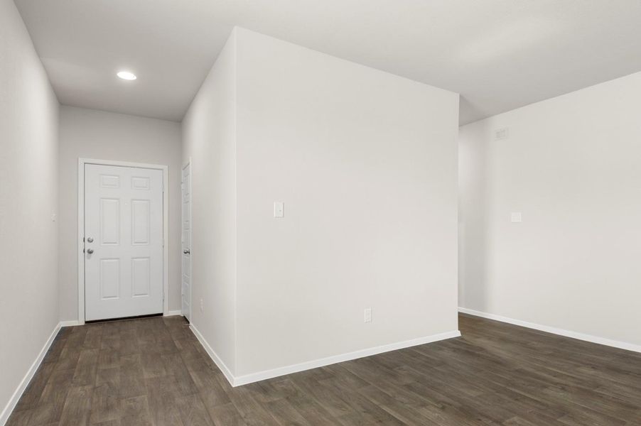 Spacious, unfurnished interior of a new home in Casetta Ranch, Kyle (Image 20).