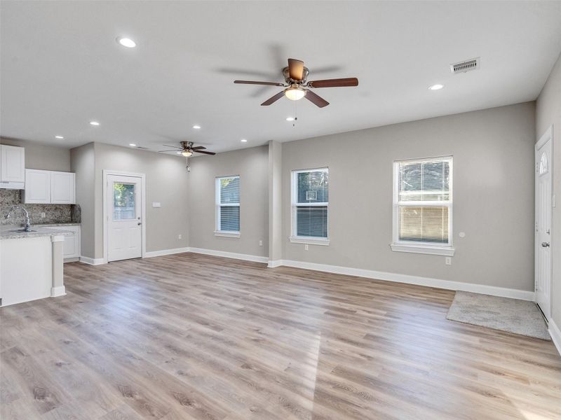 Spacious, unfurnished interior of a new home in , Houston (Image 22).
