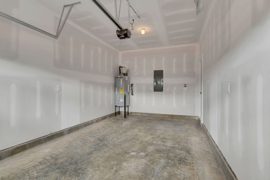 Spacious, unfurnished interior of a new home in Anderson Park, Hendersonville (Image 22).