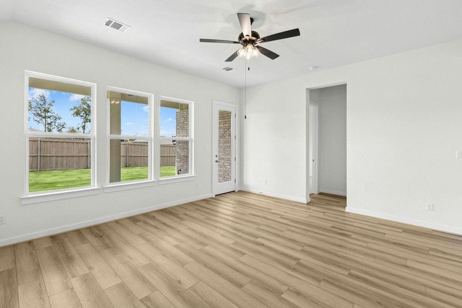 Spacious, unfurnished interior of a new home in The Colony, Bastrop (Image 20).