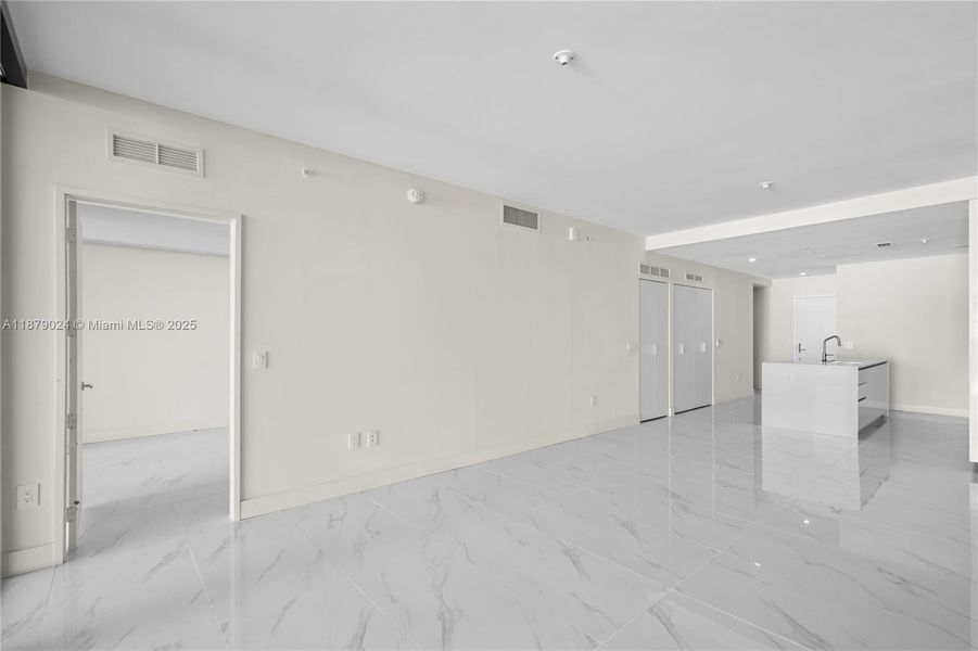 Spacious, unfurnished interior of a new home in Aria Reserve, Miami (Image 64).