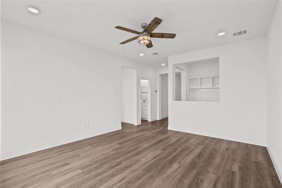 Spacious, unfurnished interior of a new home in , Texas City (Image 31).